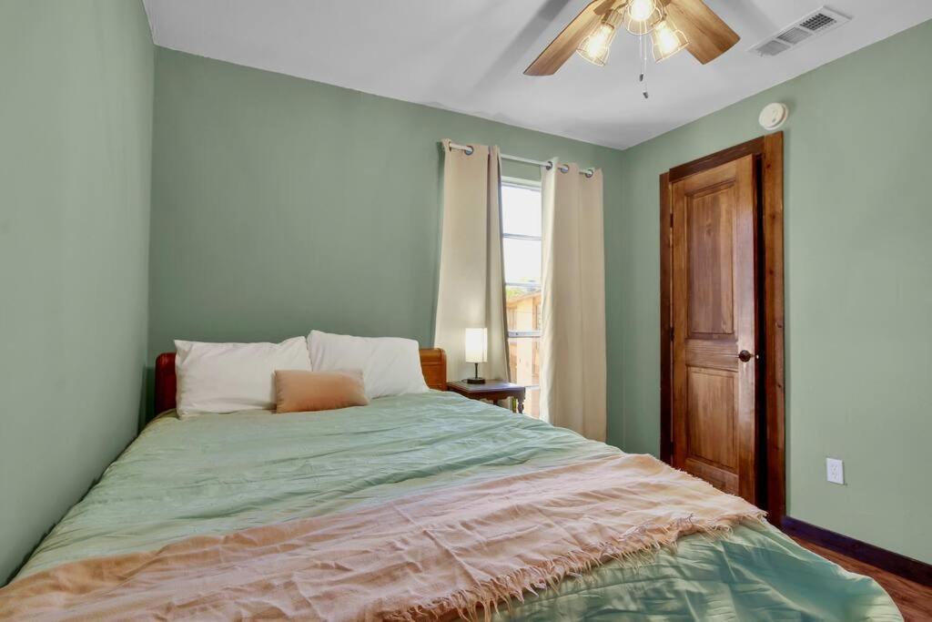 Condo Near Downtown Austin! ภายนอก รูปภาพ
